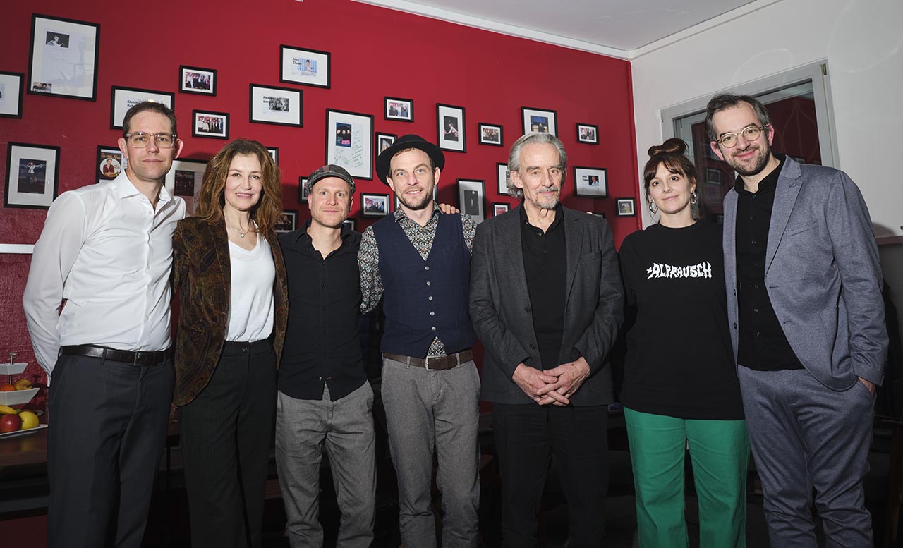 VON KATERN UND STROPHEN